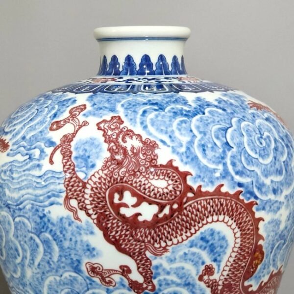 Qing Dynasty Qianlong blue and white underglaze red auspicious cloud five dragon plum vase - Image 4
